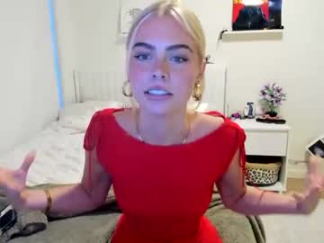 ariah_is_blonde