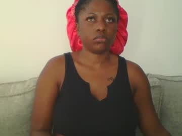 busty_melaninx