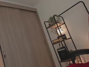 juli_hairy