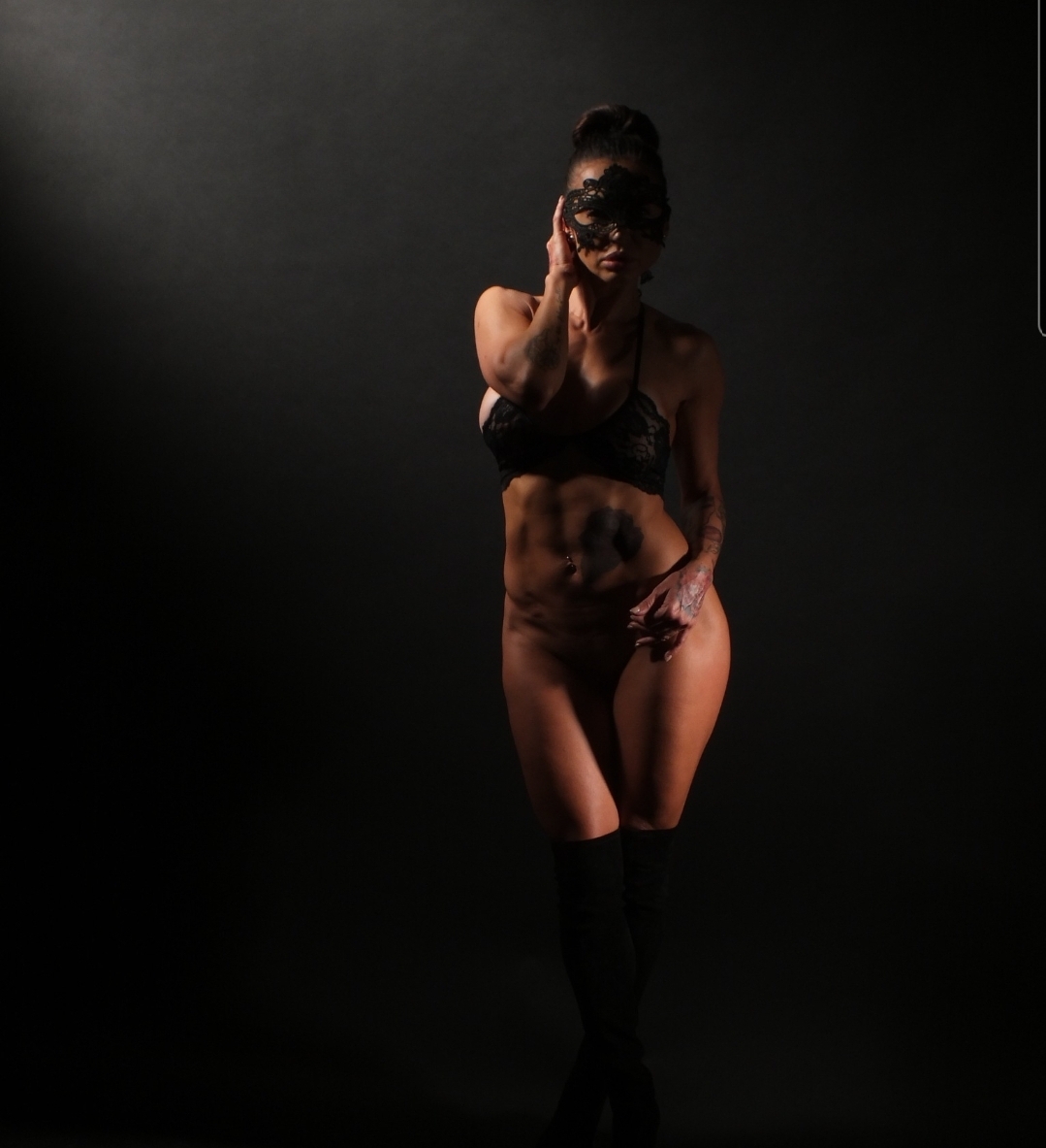strong ass woman — 22