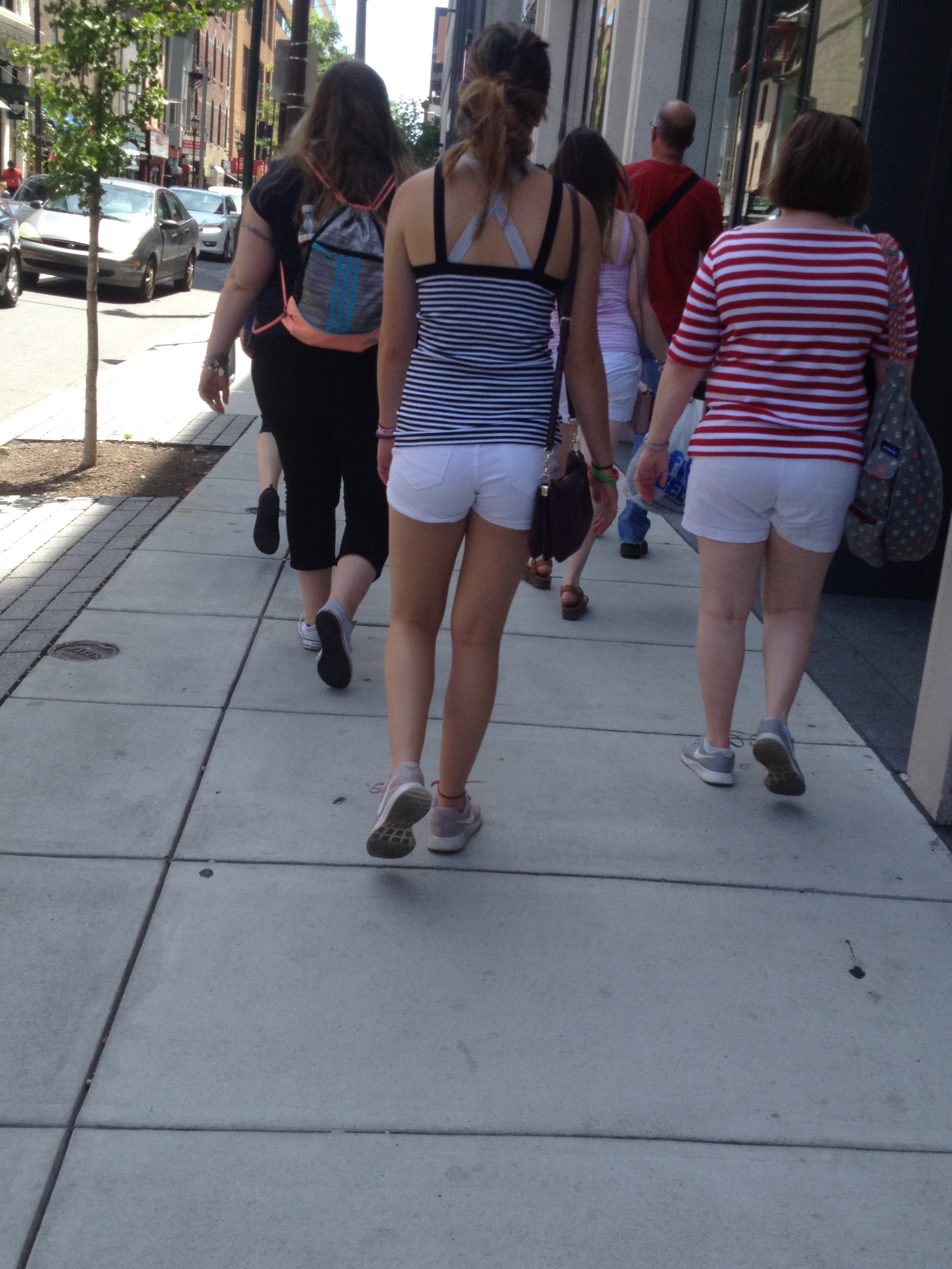 Candid Teen VPL in the City — 18