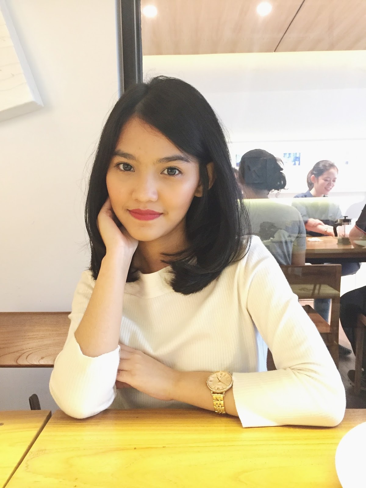 Sitting Across The Table NN mh — 25